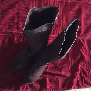 Cowgirl cognac boots.